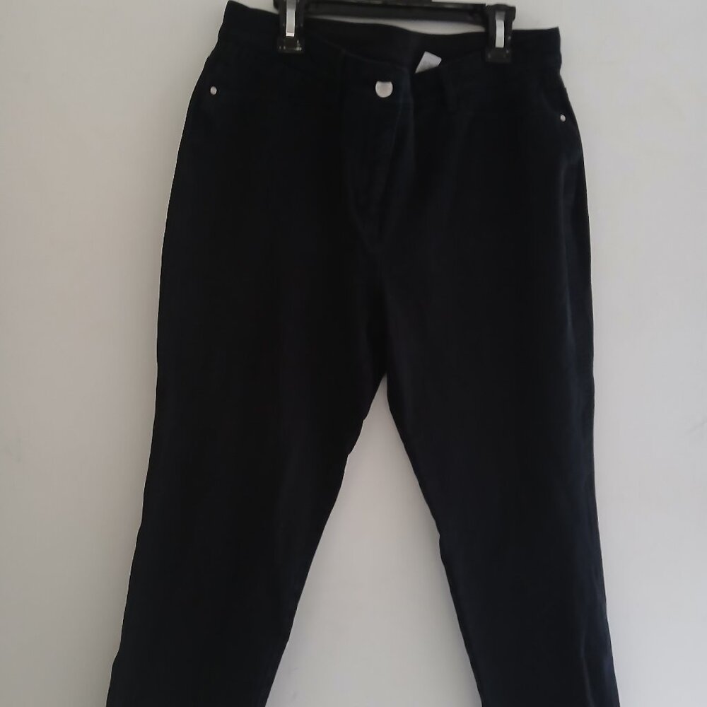 CHICOS So Slimming Black Jeans for Comfort and Movement.